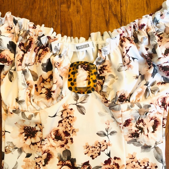 Missguided Floral shoulder Top - Picture 5 of 13